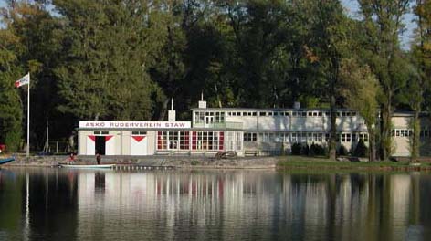 Bootshaus im Sommer